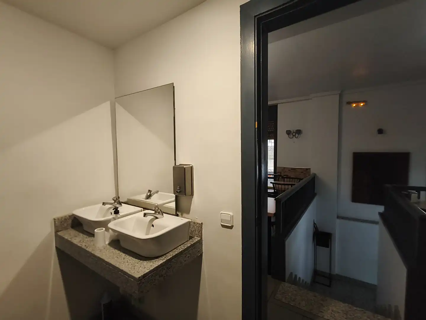 Baño de Local en traspaso en Barcelona con Terraza y Amueblado