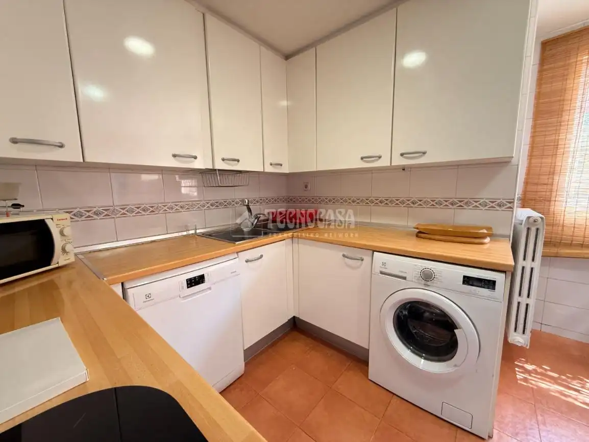 Kitchen of Flat for sale in Madrid  with Heating, Private garden and Parquet flooring