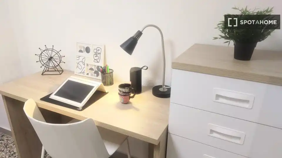 Wohnung zur Miete in Moncada mit Klimaanlage, Heizung und Möbliert