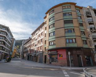 Vista exterior de Pis en venda en Lena amb Calefacció, Parquet i Terrassa