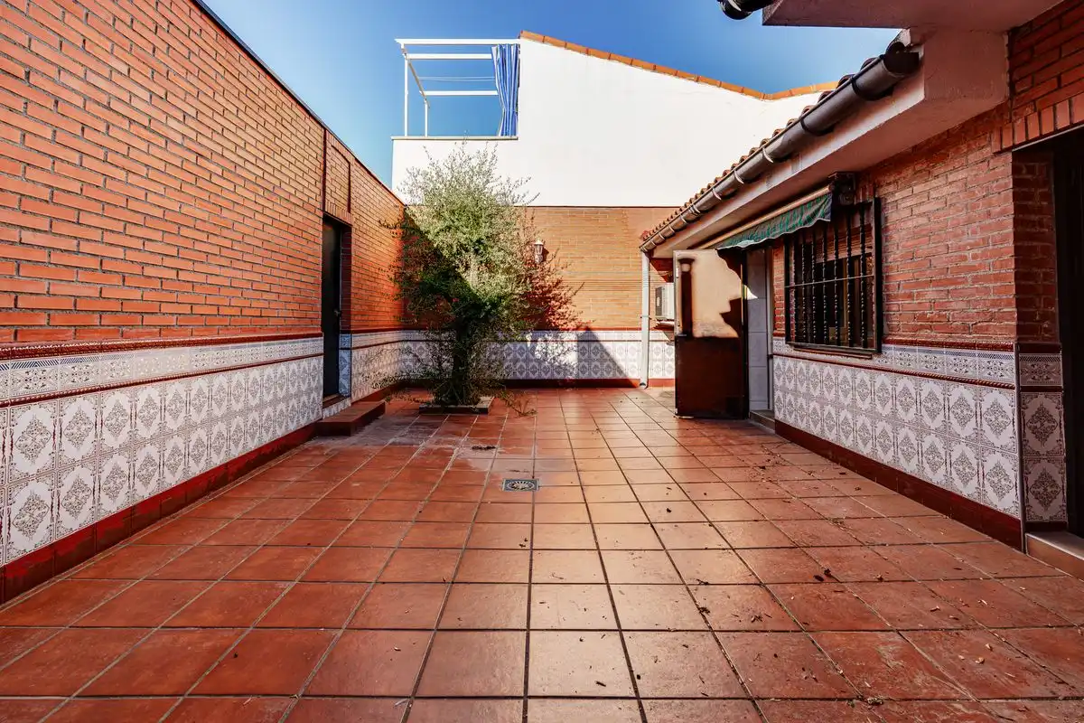 Terraza de Casa adosada en venta en Alcalá de Henares con Aire acondicionado, Calefacción y Jardín privado