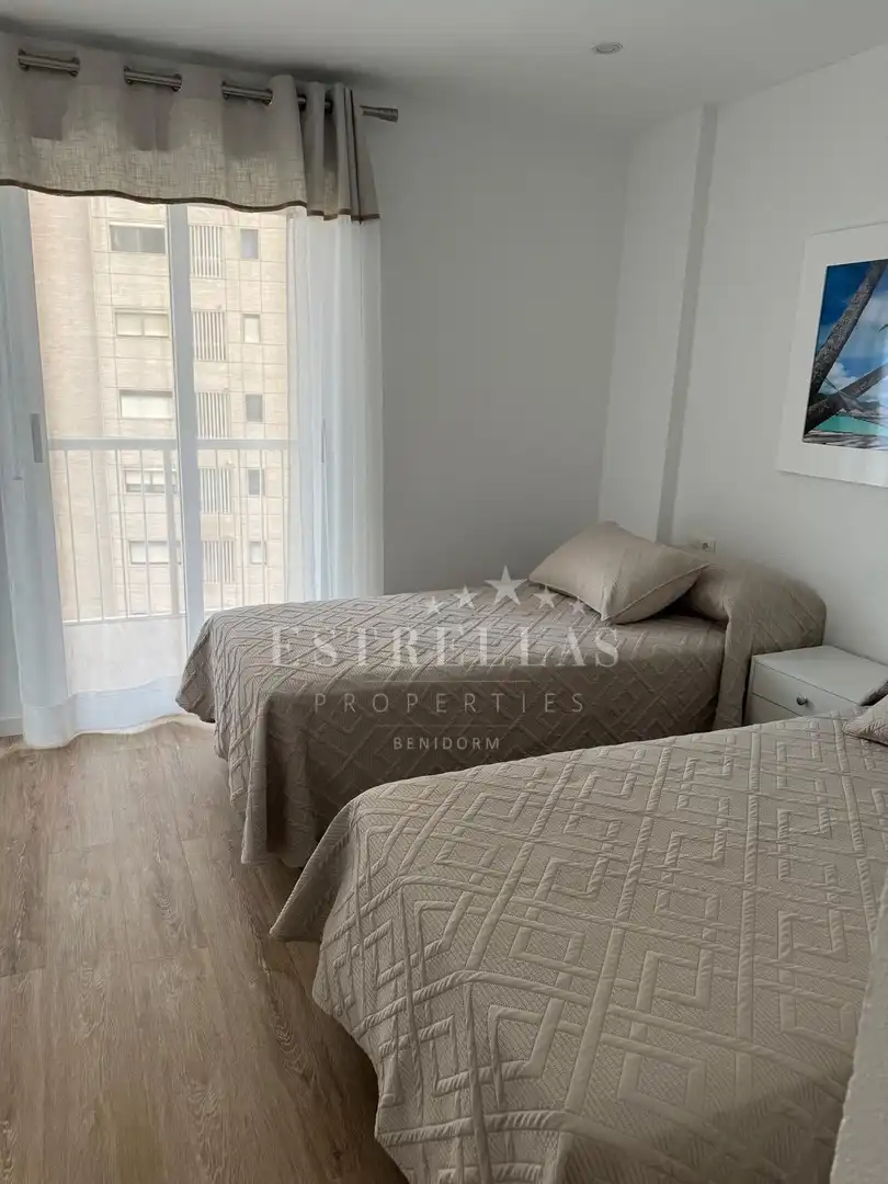 Habitación de Apartamento de alquiler en Benidorm con Calefacción, Jardín privado y Terraza