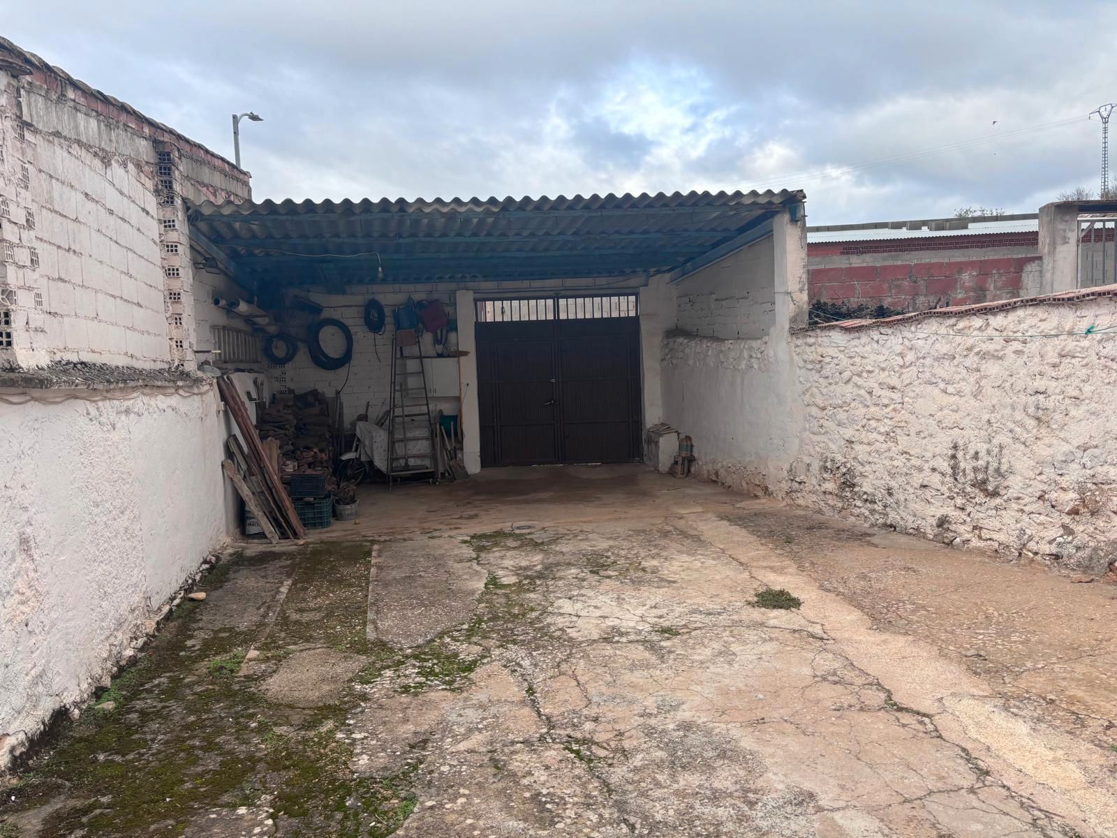 Exterior view of House or chalet for sale in Pozorrubielos de la Mancha  with Furnished