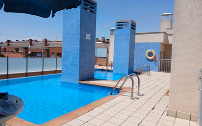 Swimming pool of Flat for sale in Parla