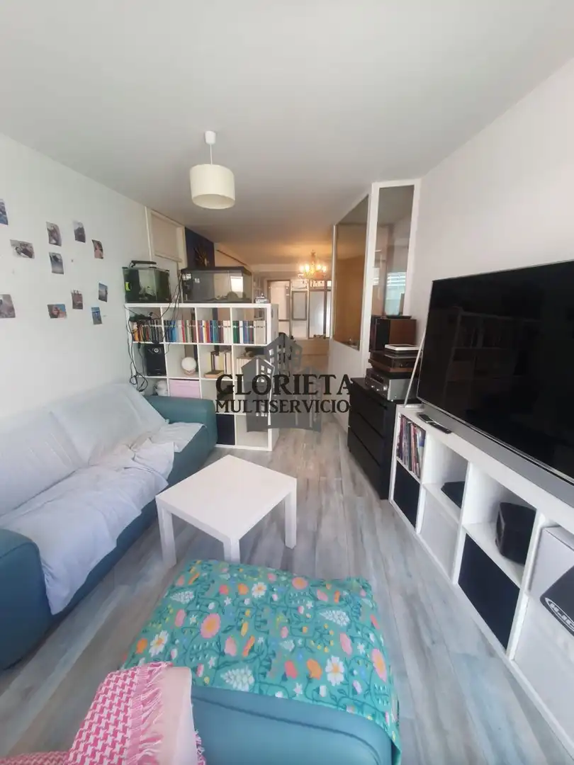 Habitación de Piso en venta en Vigo  con Calefacción, Trastero y Amueblado