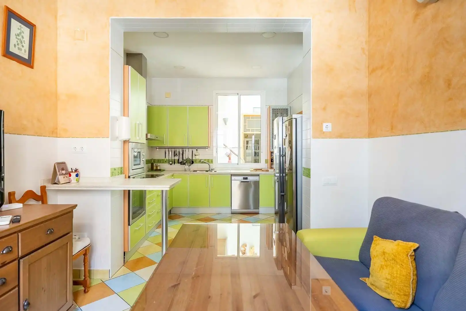 Kitchen of Houses for sale in Sevilla  with Air Conditioner, Terrace and Alarm