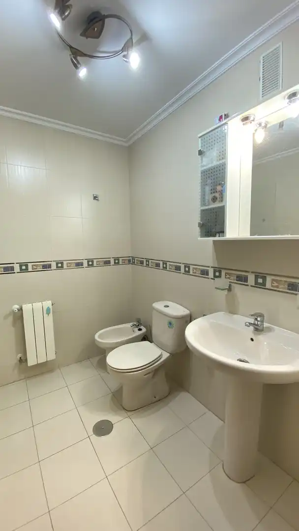 Badezimmer von Wohnung zum Verkauf in Entrambasaguas mit Heizung, Privatgarten und Terrasse