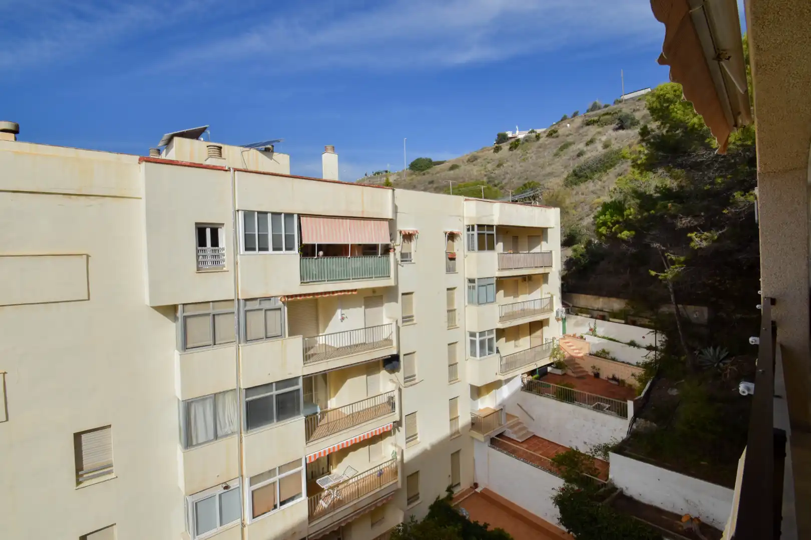 Außenansicht von Wohnungen zum Verkauf in Almuñécar mit Klimaanlage, Terrasse und Möbliert