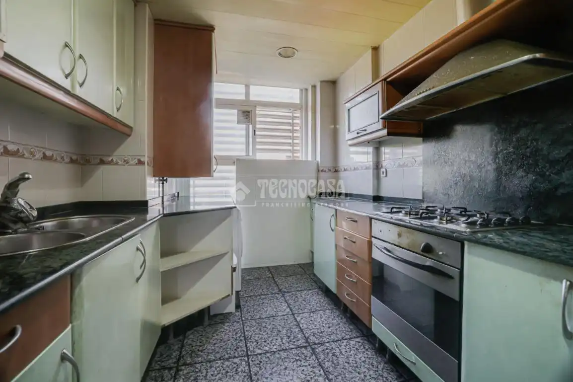 Küche von Wohnung zum Verkauf in Terrassa mit Klimaanlage
