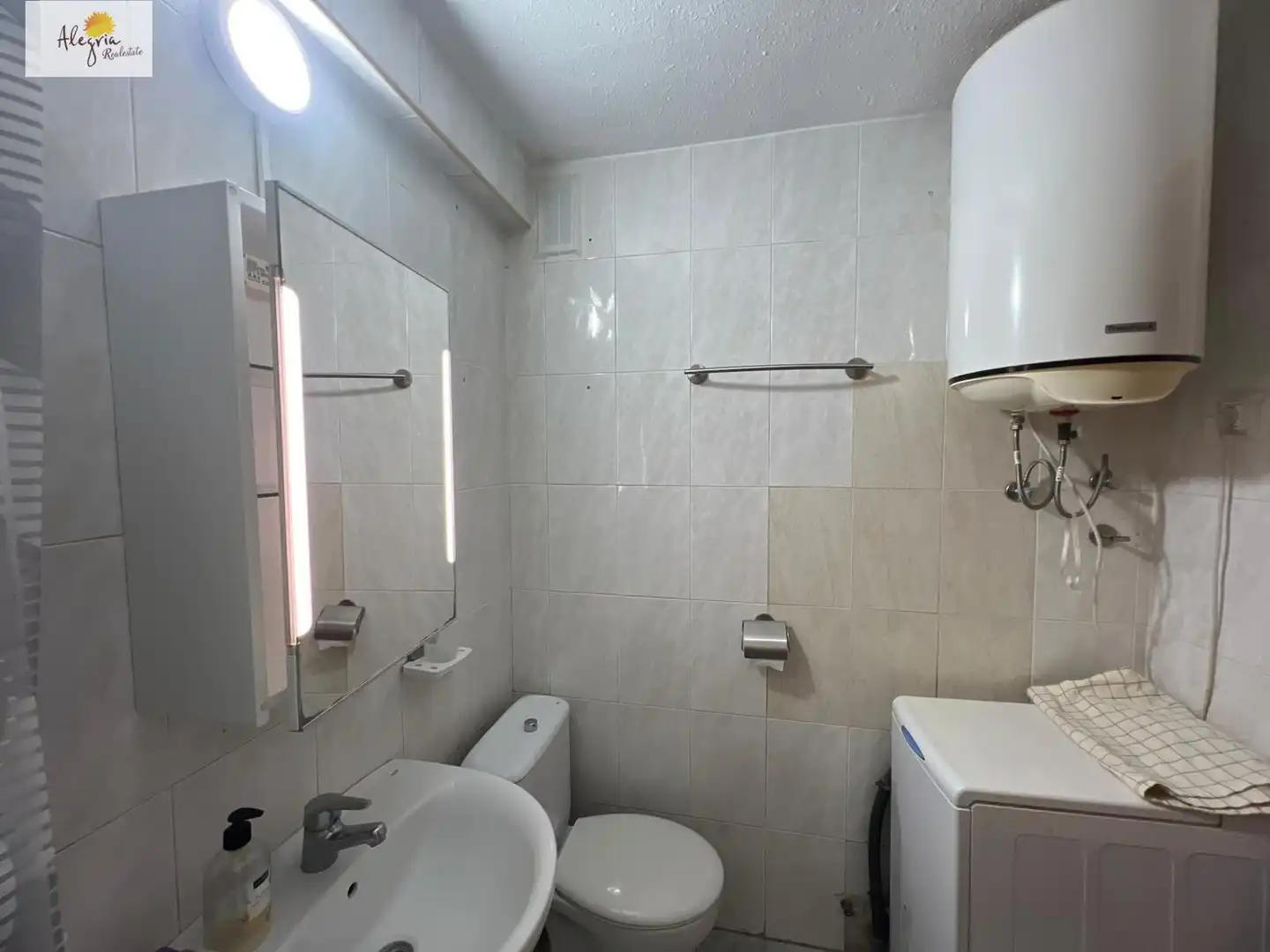 Baño de Piso en venta en Valencia con Aire acondicionado, Terraza y Amueblado