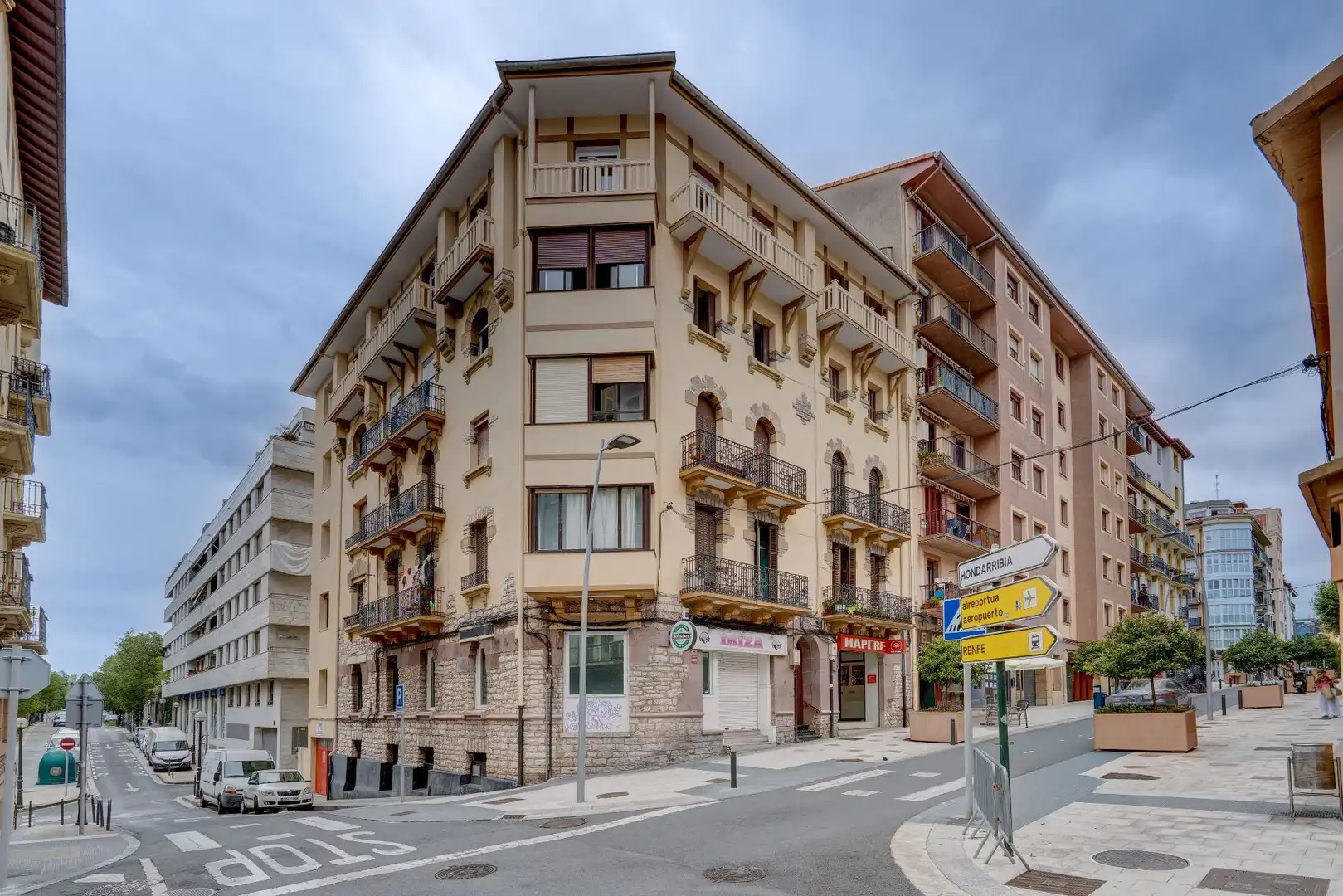 Vista exterior de Piso en venta en Irun  con Calefacción, Trastero y Amueblado