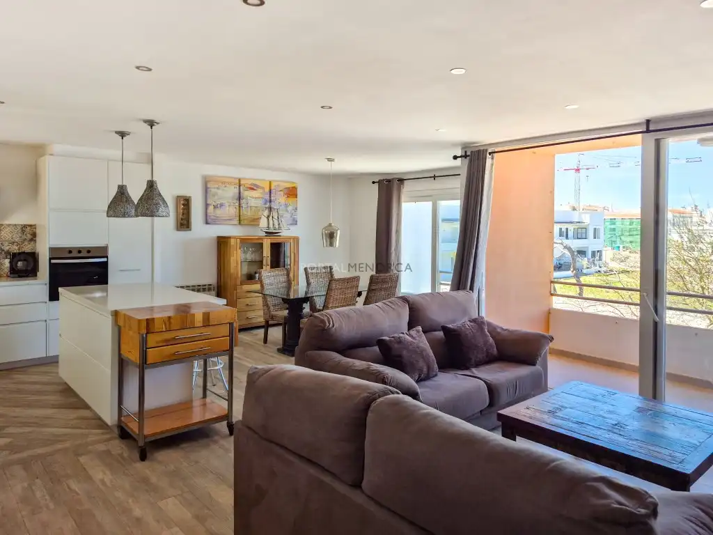 Wohnzimmer von Wohnung zum Verkauf in Es Castell mit Klimaanlage