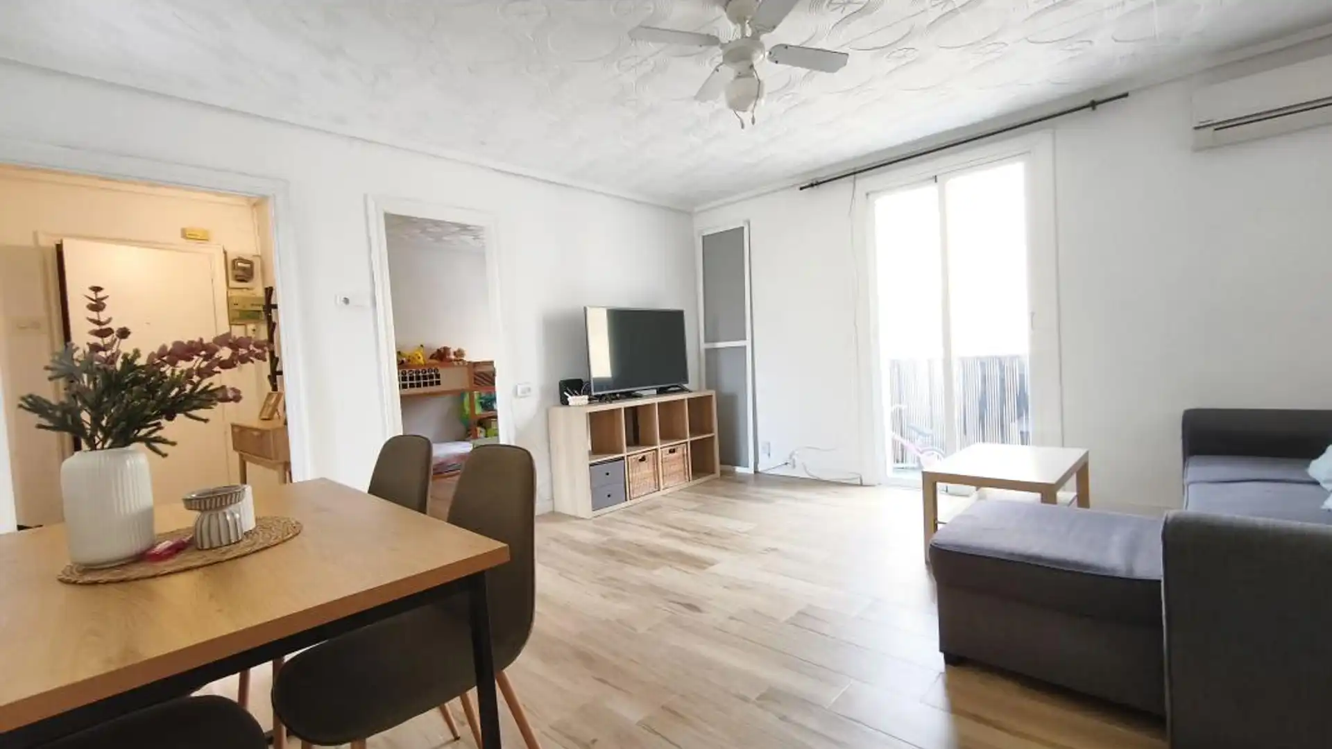 Sala de estar de Piso en venta en Alicante / Alacant con Calefacción y Amueblado