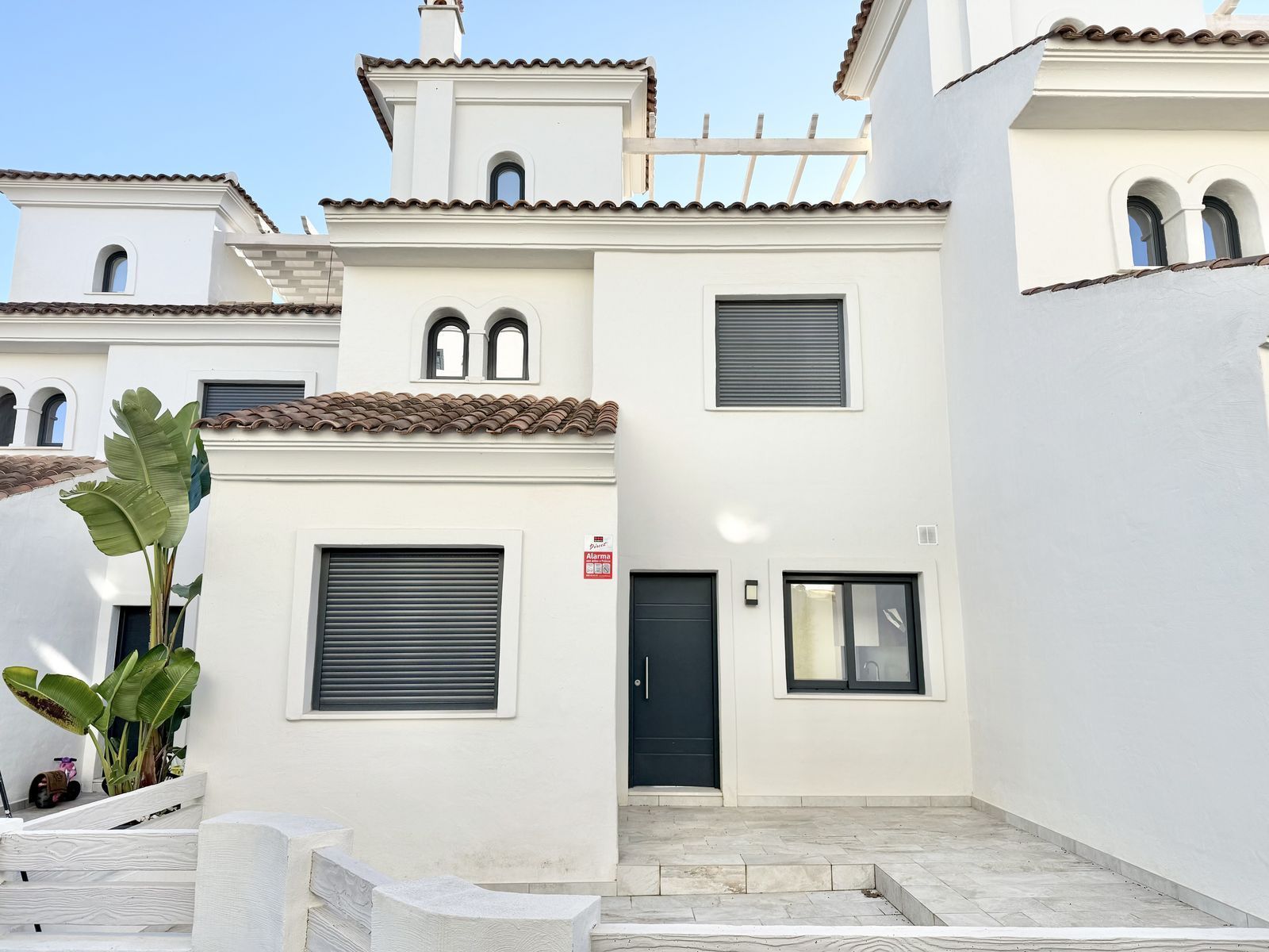 Exterior view of Single-family semi-detached for sale in Estepona  with Air Conditioner, Terrace and Storage room