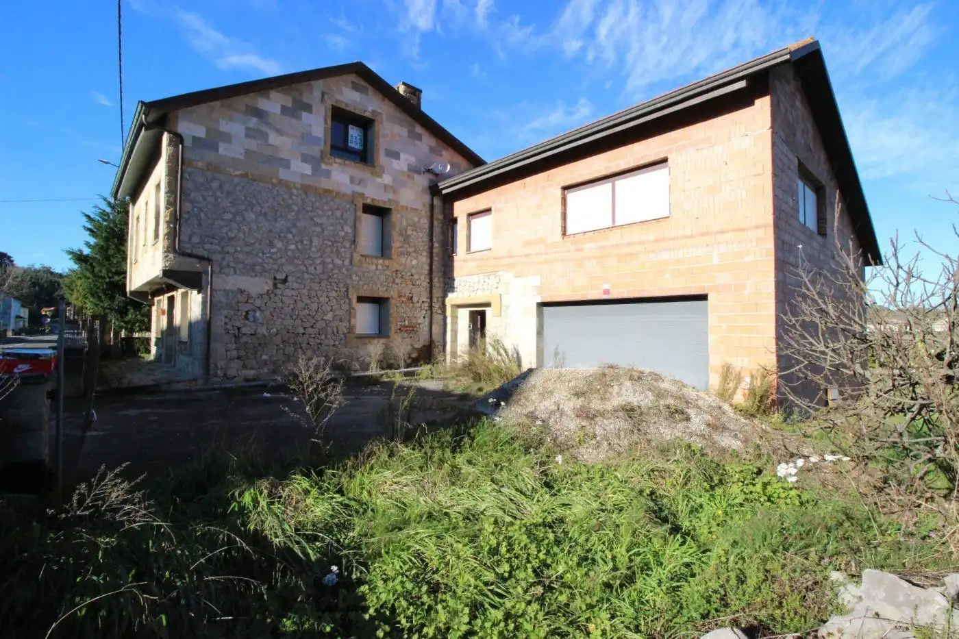 Vista exterior de Casa o xalet en venda en Camargo amb Calefacció, Jardí privat i Traster