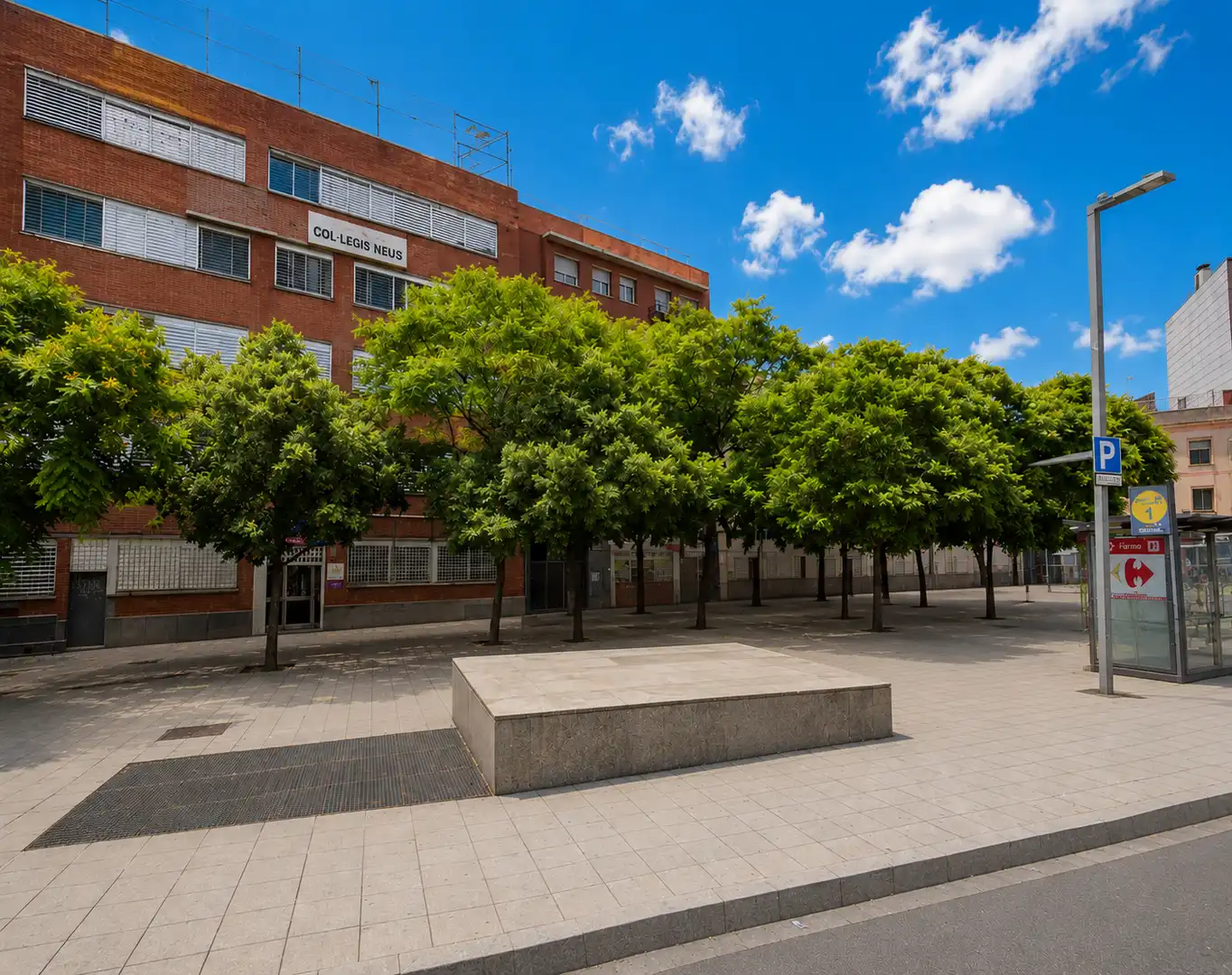 Vista exterior de Pis en venda en Santa Coloma de Gramenet amb Parquet i Terrassa