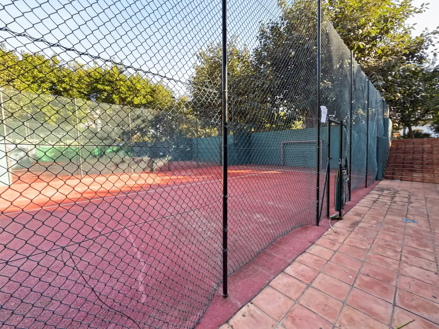 Vista exterior de Àtic en venda en Marbella amb Aire condicionat, Terrassa i Piscina comunitària