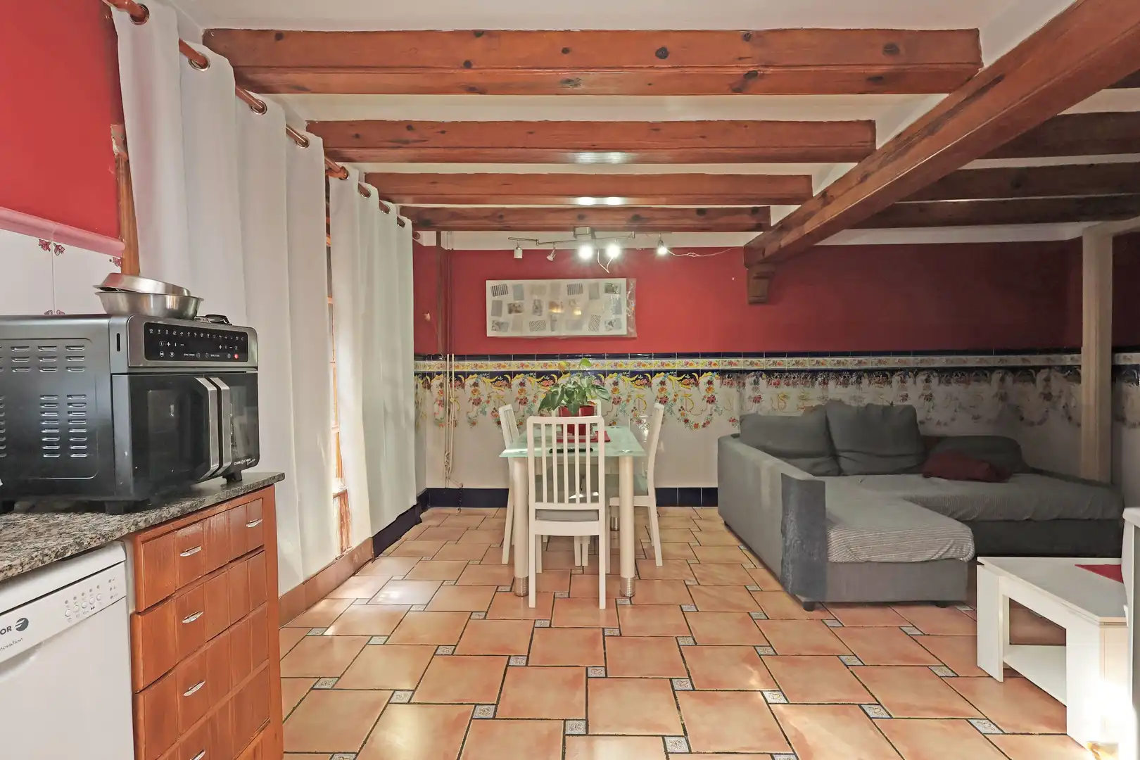 Sala d'estar de Casa o xalet en venda en Esplugues de Llobregat amb Terrassa, Traster i Balcó