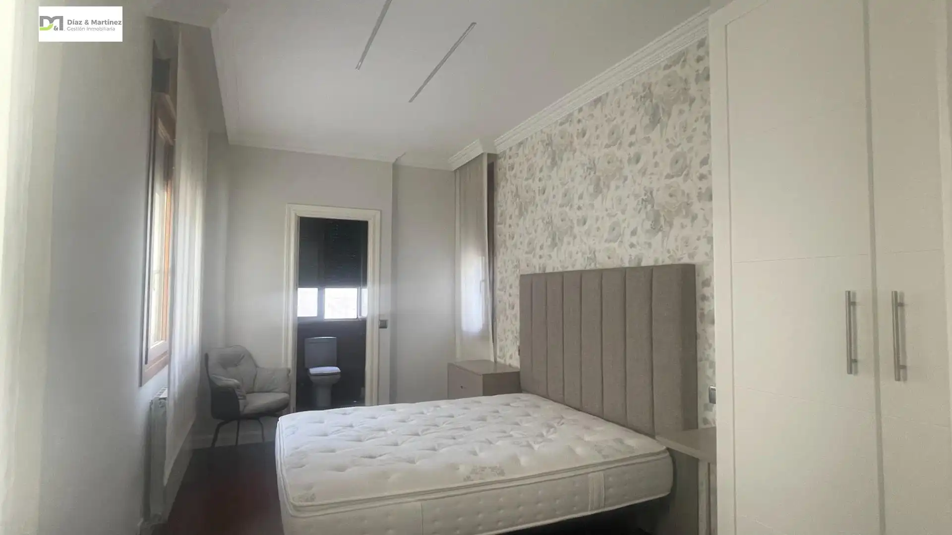 Habitación de Piso en venta en León Capital  con Calefacción, Trastero y Amueblado