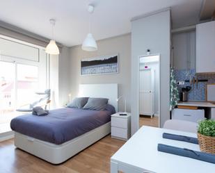 Dormitori de Apartament de lloguer en  Barcelona Capital amb Aire condicionat, Forn i Rentadora