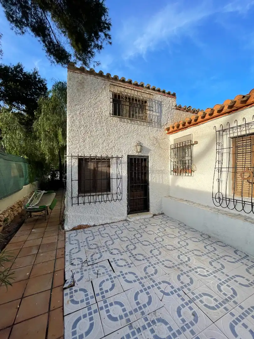 Vista exterior de Casa o xalet en venda en Orihuela amb Calefacció, Terrassa i Moblat