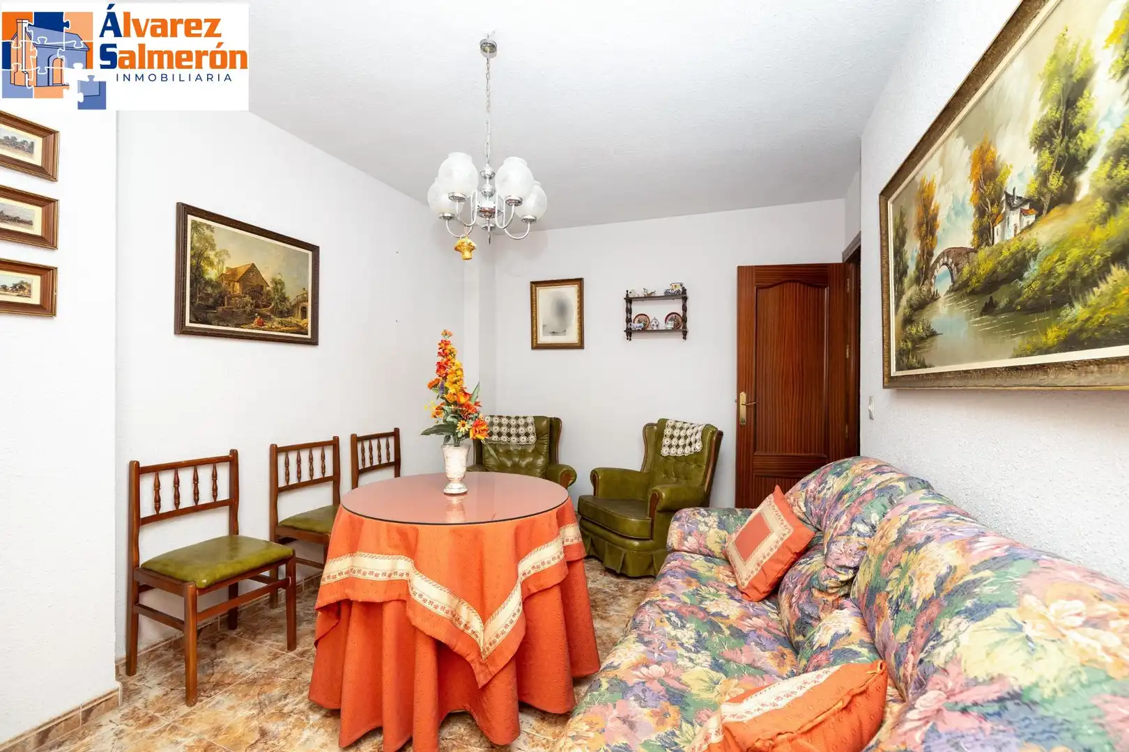 Living room of Flat for sale in Granada  with Terrace and Furnished