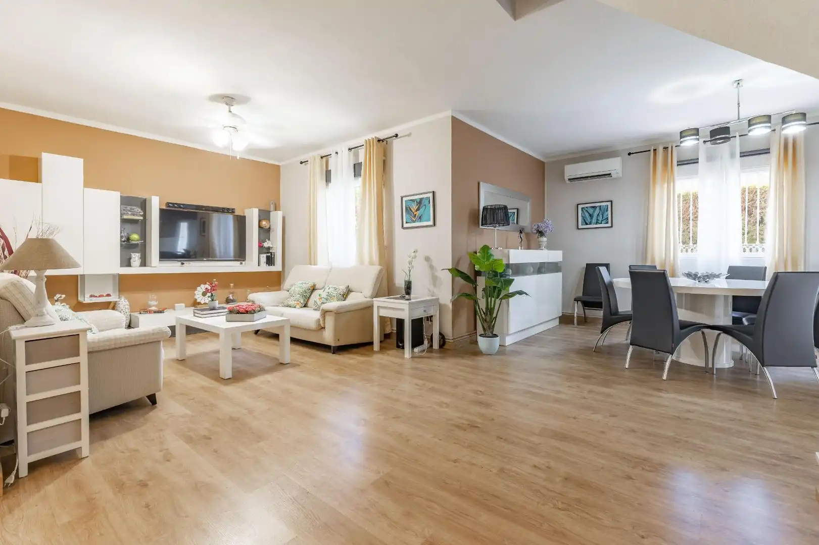 Sala de estar de Casa o chalet en venta en Montserrat con Aire acondicionado, Jardín privado y Terraza