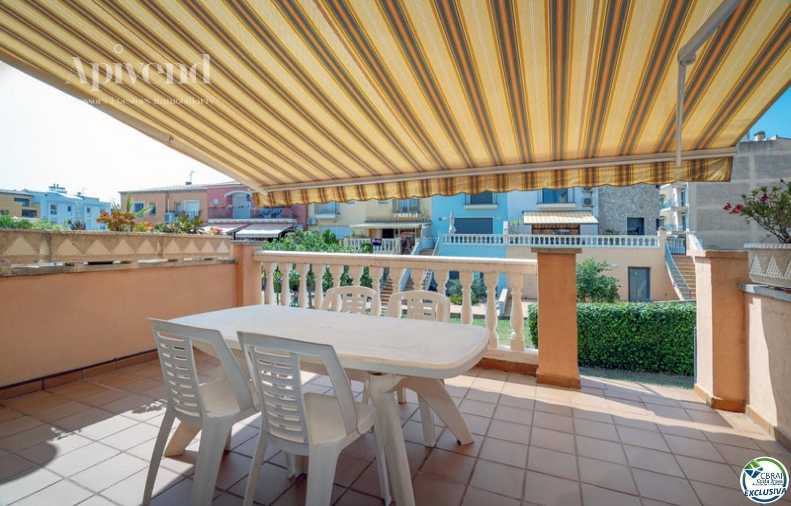 Terrassa de Casa adosada en venda en Empuriabrava amb Aire condicionat, Terrassa i Piscina