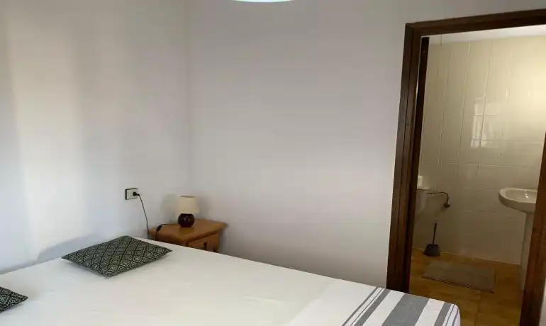 Schlafzimmer von Erdgeschoss zum Verkauf in Roses mit Privatgarten, Möbliert und Gemeinschaftspool