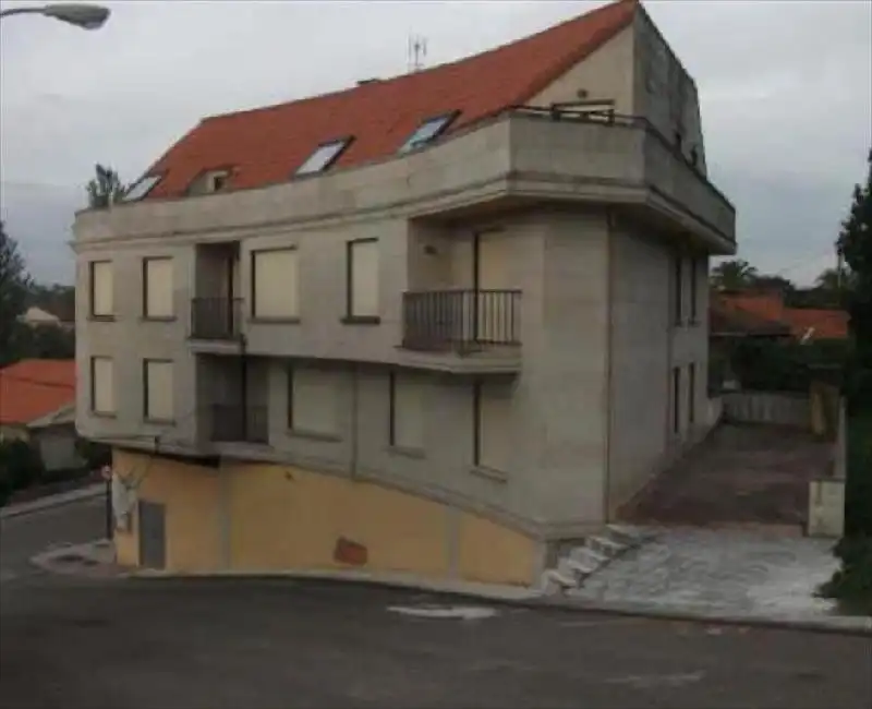 Vista exterior de Edificio en venta en Leiro