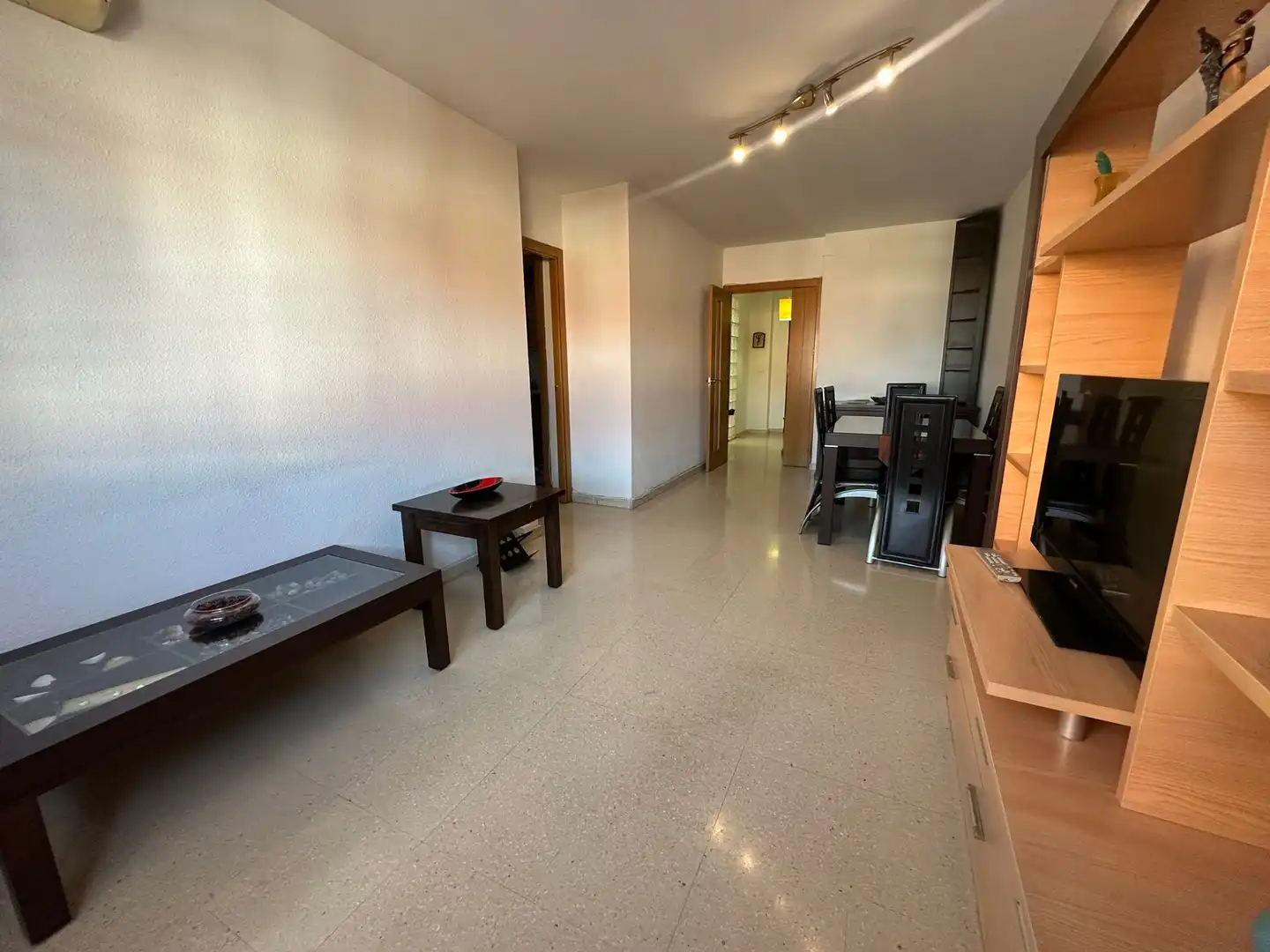 Wohnzimmer von Wohnung zum Verkauf in Camas mit Klimaanlage