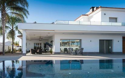 Piscina de Casa o xalet en venda en San Pedro del Pinatar amb Aire condicionat, Terrassa i Piscina