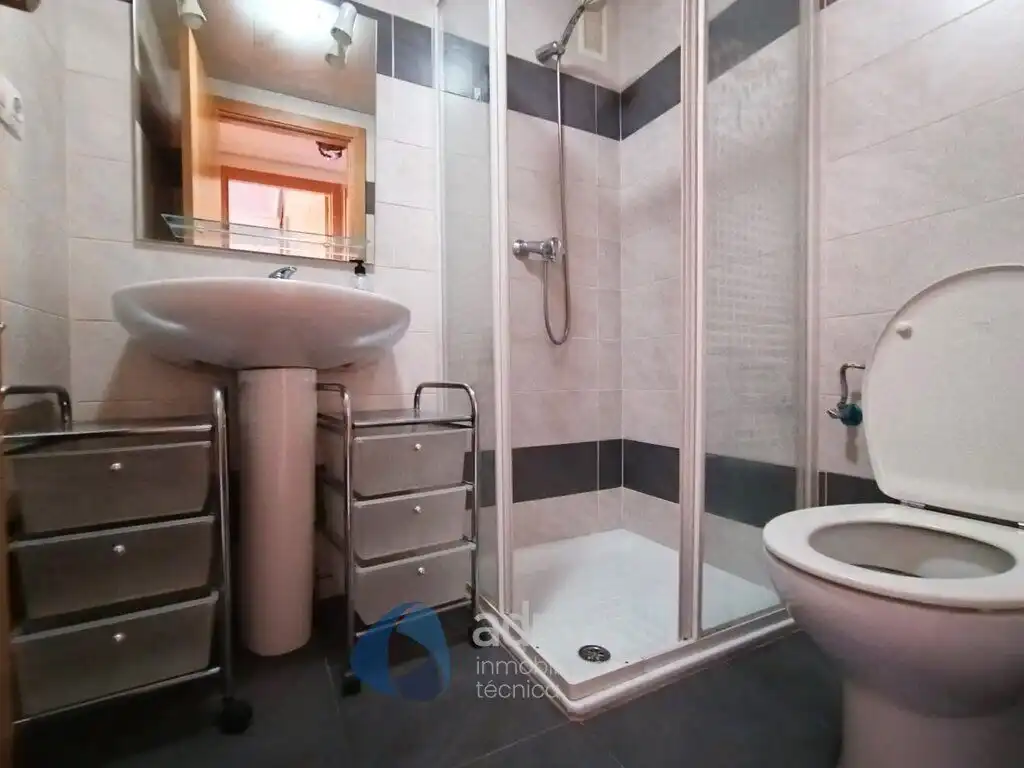 Bathroom of Flat for rent in  Logroño  with Air Conditioner, Heating and Storage room