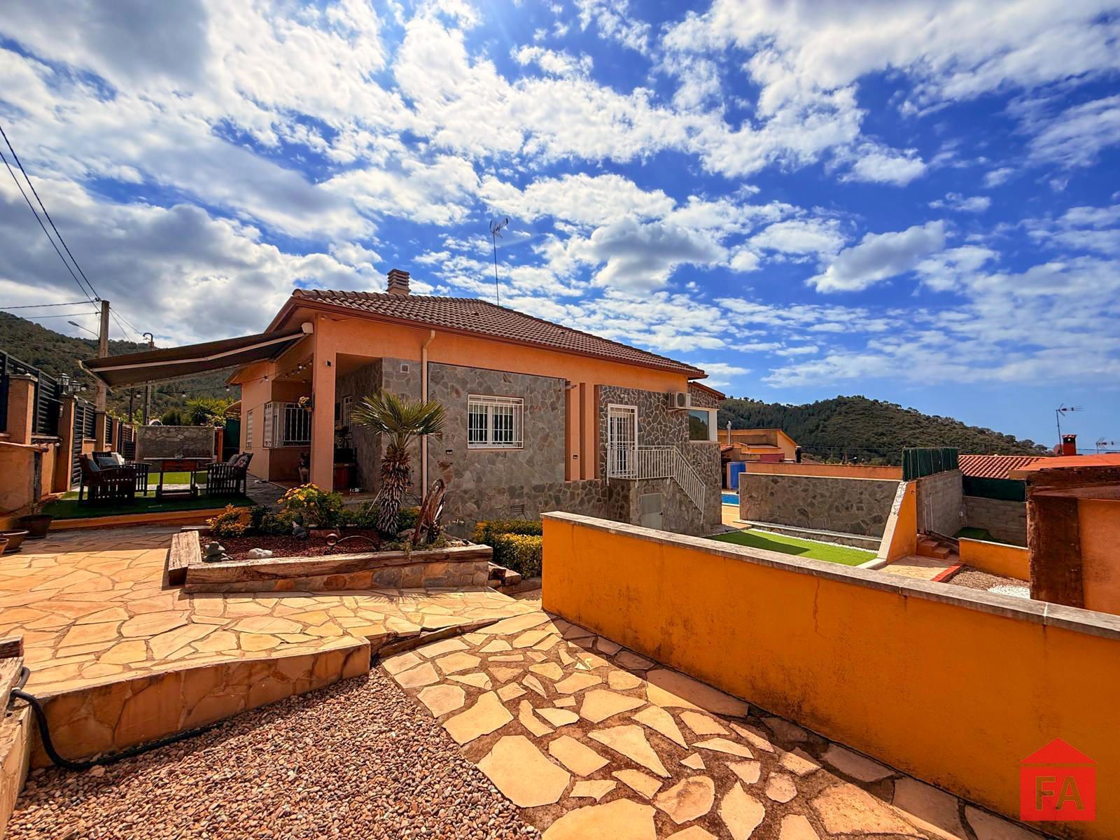 Vista exterior de Casa o xalet en venda en Bonastre amb Aire condicionat, Calefacció i Traster