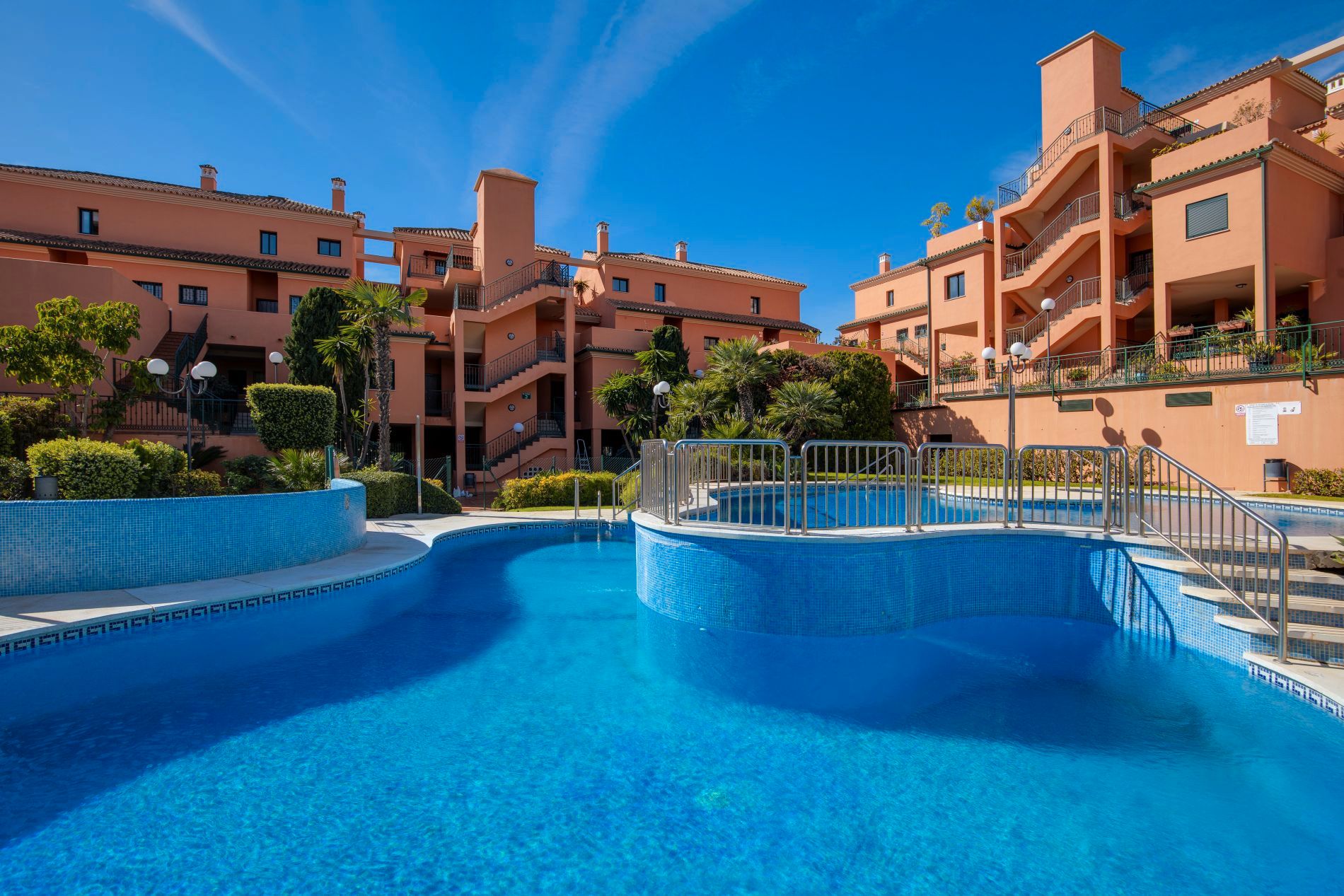 Vista exterior de Apartament en venda en Marbella amb Aire condicionat, Terrassa i Traster