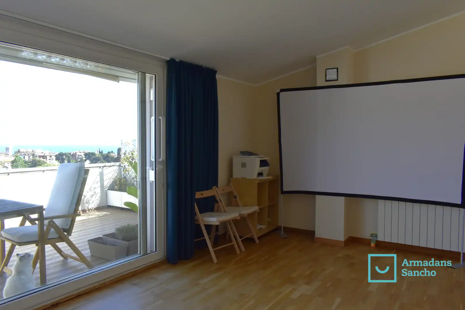 Wohnzimmer von Einfamilien-Reihenhaus zum Verkauf in Tiana mit Klimaanlage, Heizung und Privatgarten