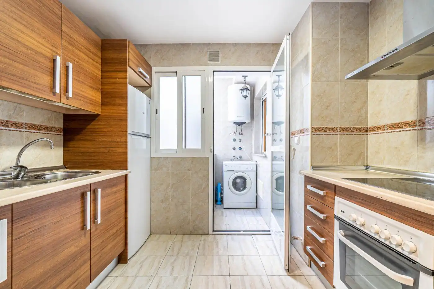 Küche von Wohnung zur Miete in Las Gabias mit Klimaanlage, Heizung und Privatgarten