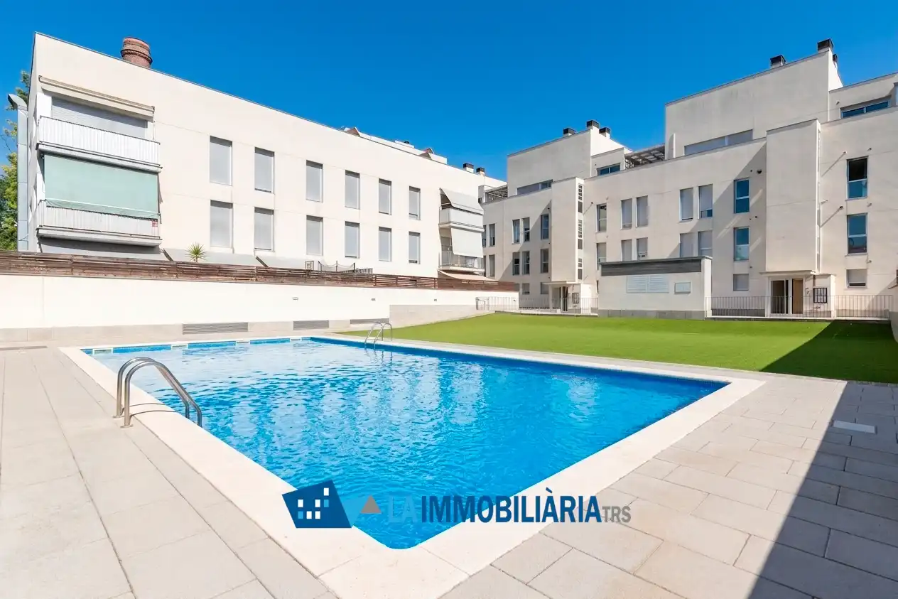 Schwimmbecken von Wohnung zum Verkauf in Terrassa mit Klimaanlage, Heizung und Terrasse