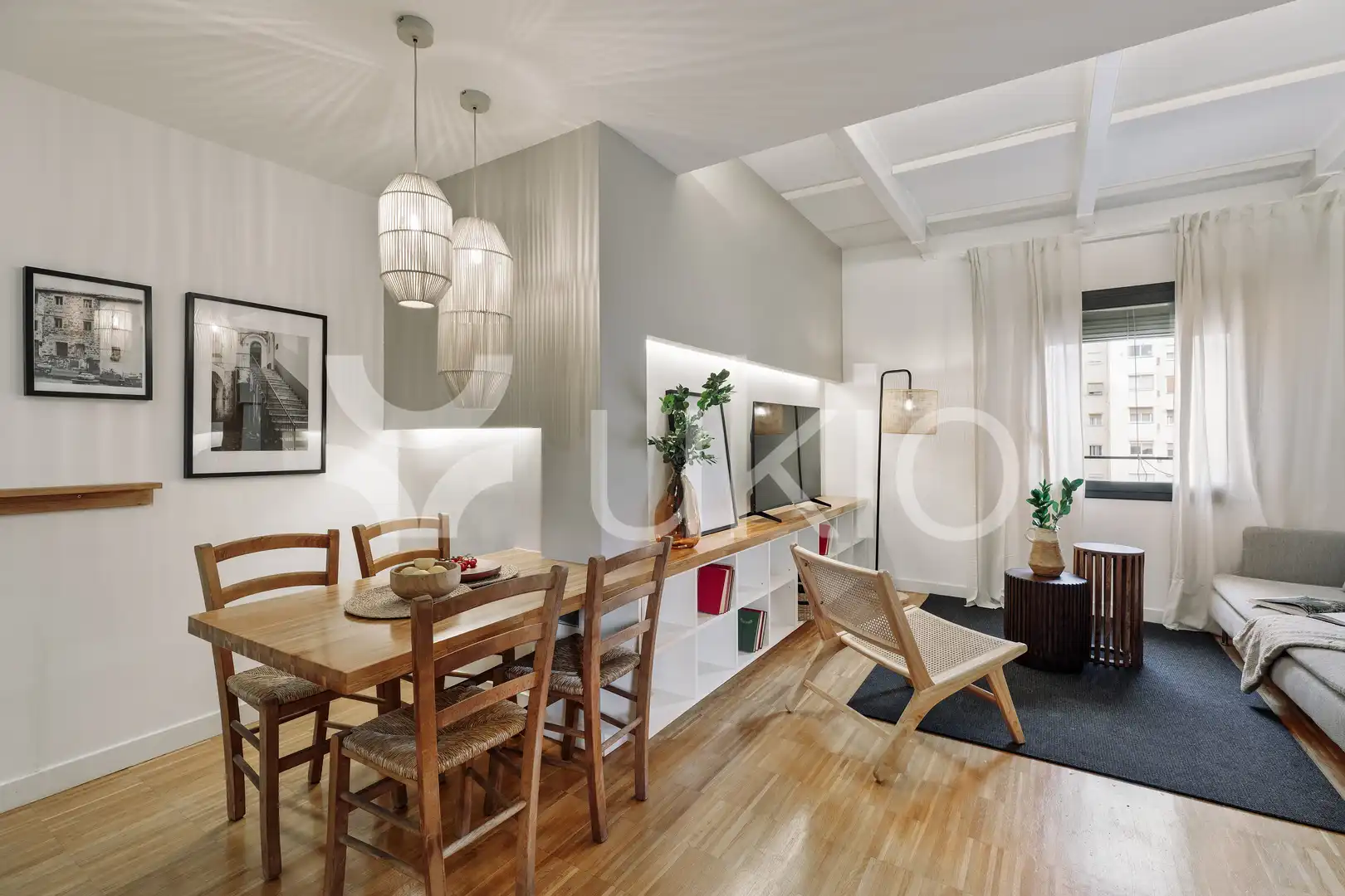 Comedor de Apartamento de alquiler en Barcelona con Aire acondicionado, Calefacción y Amueblado