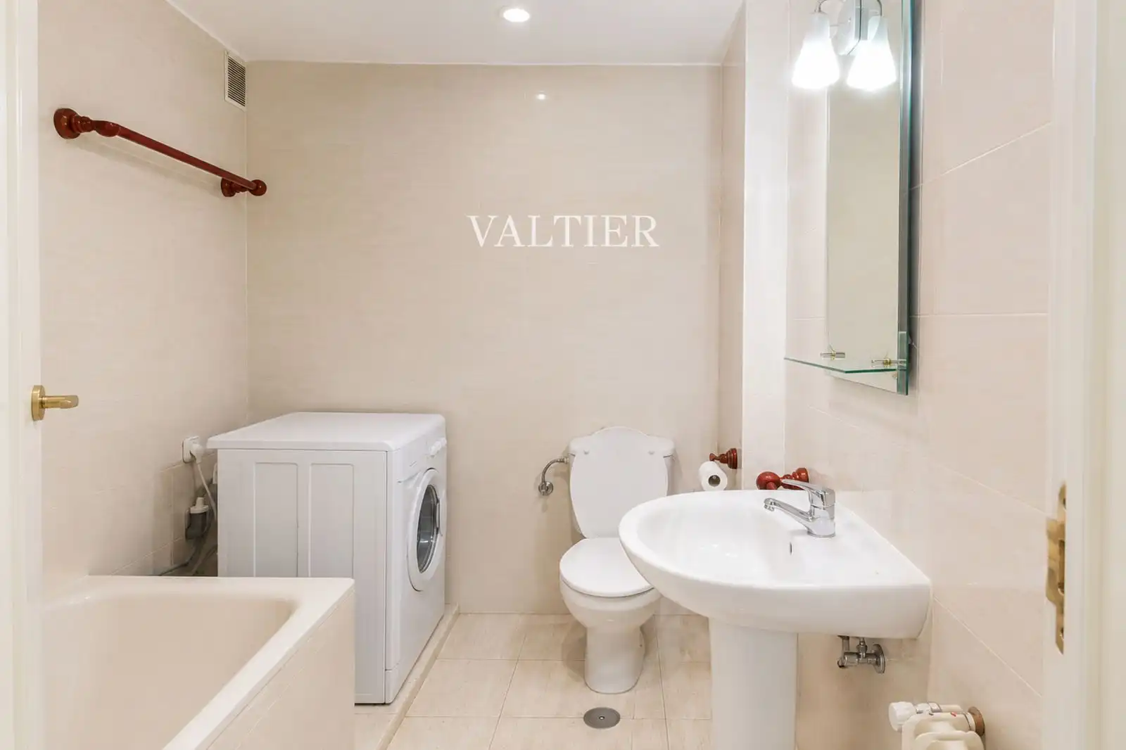 Bathroom of Flat for rent in Madrid  with Air Conditioner, Heating and Terrace