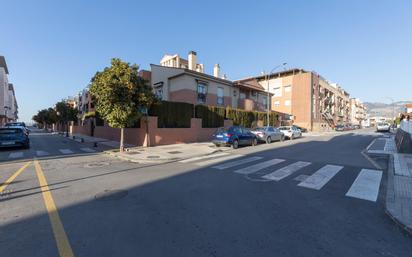 Vista exterior de Àtic en venda en Maracena amb Aire condicionat, Calefacció i Jardí privat