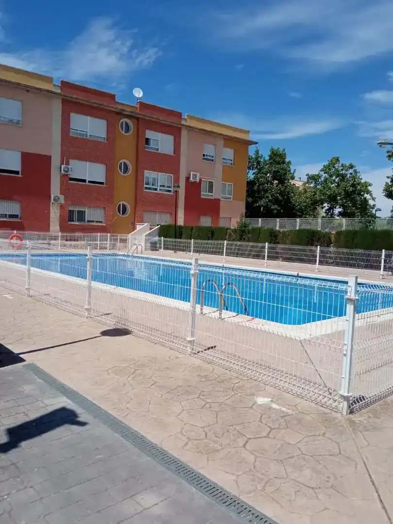 Schwimmbecken von Wohnung zur Miete in Ciudad Real mit Privatgarten, Parkett und Schwimmbad