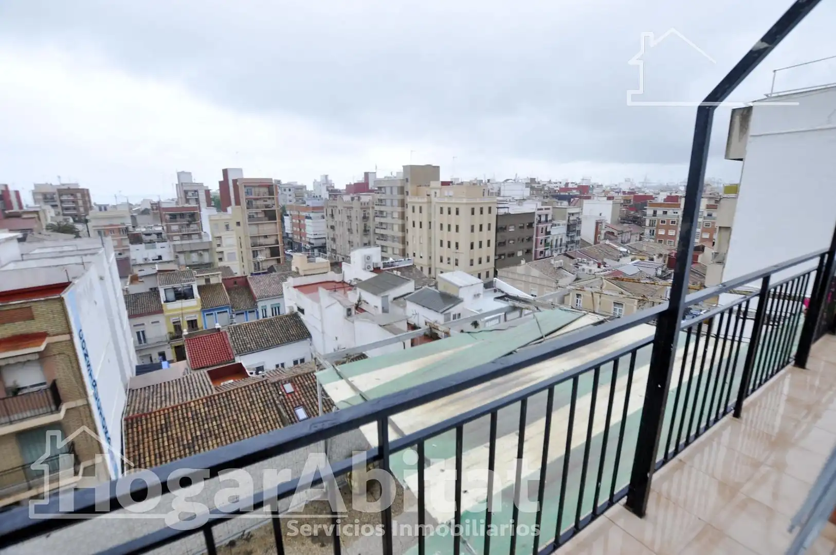 Exterior view of Flat for sale in Valencia  with Air Conditioner, Furnished and Balcony