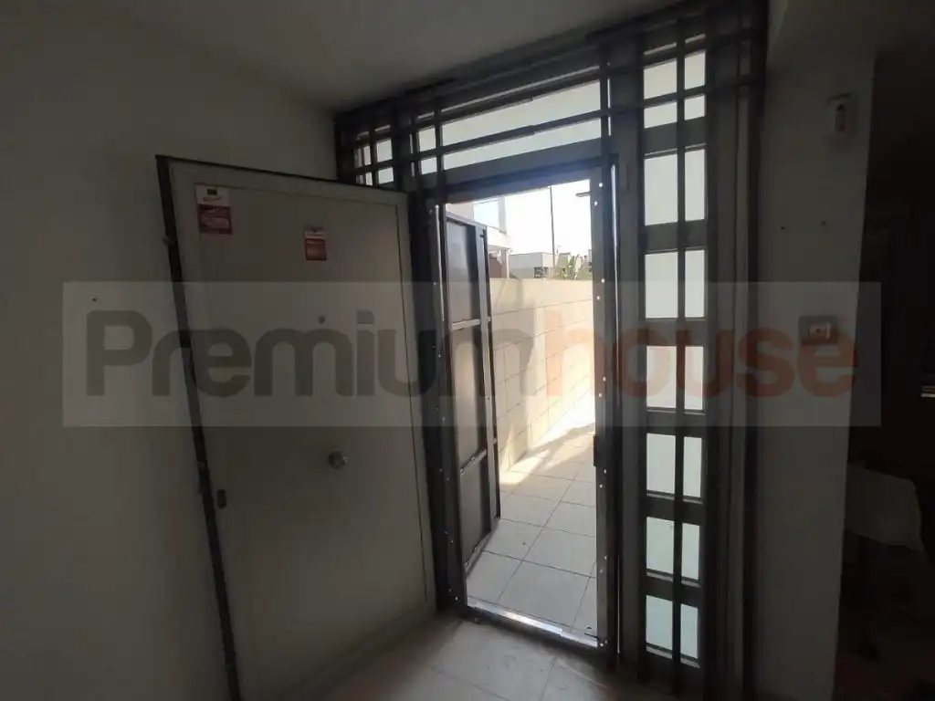 House with pool for sale in Calle Auguste Renoir, imagen 4