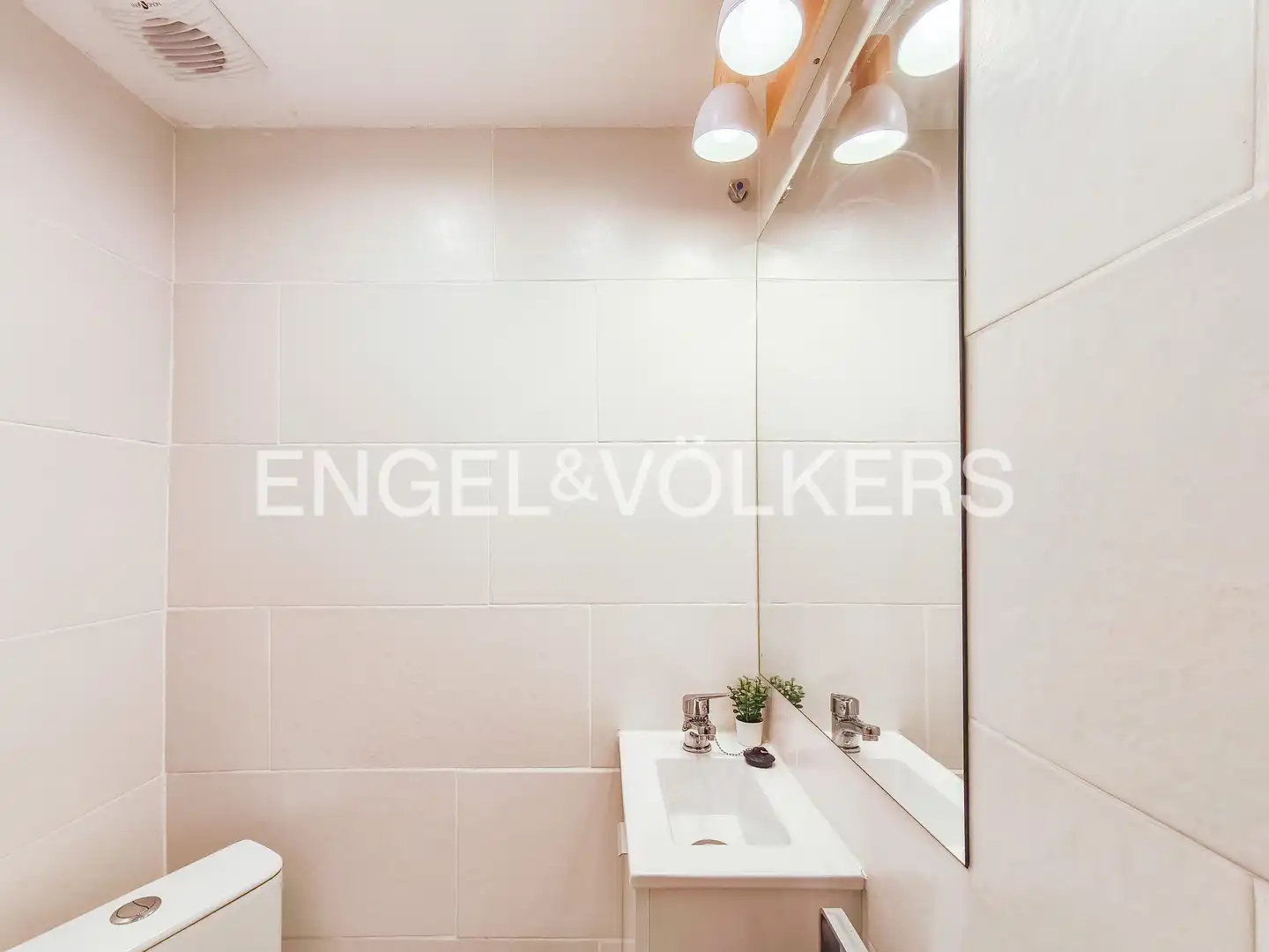 Baño de Piso en venta en Barcelona con Aire acondicionado, Calefacción y Amueblado
