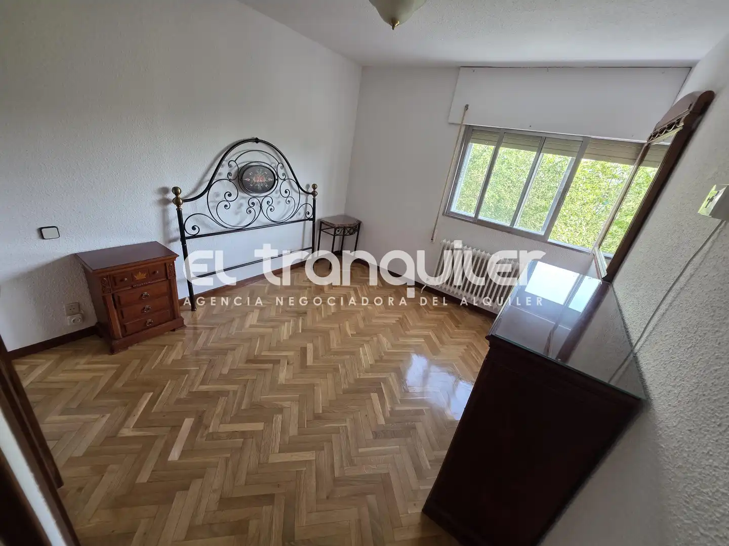 Bedroom of Flat for rent in Madrid  with Parquet flooring, Terrace and Furnished
