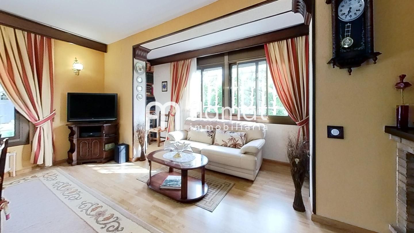 Sala d'estar de Casa o xalet en venda en Els Pallaresos amb Aire condicionat, Jardí privat i Terrassa