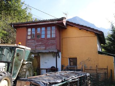 Casa amb balcó en venda a Lugar Soto de Lorio 67A
