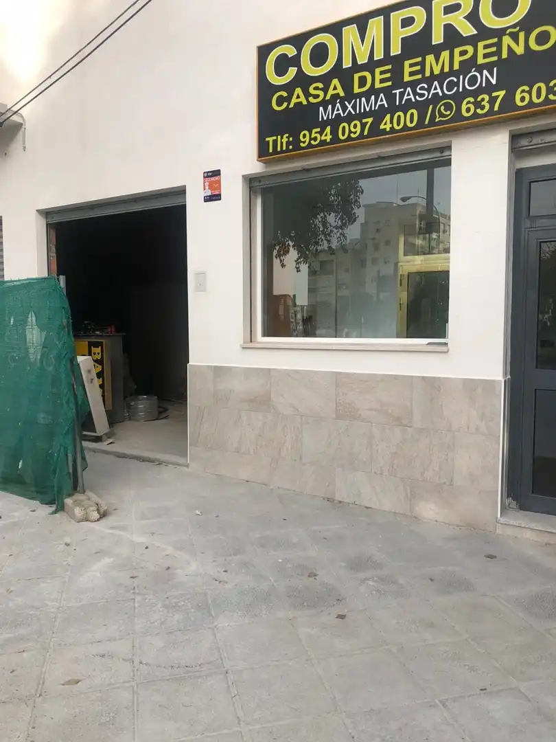 Vista exterior de Local de lloguer en Sevilla