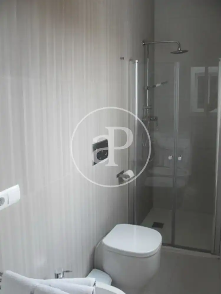 Baño de Piso en venta en Valencia con Aire acondicionado, Calefacción y Terraza